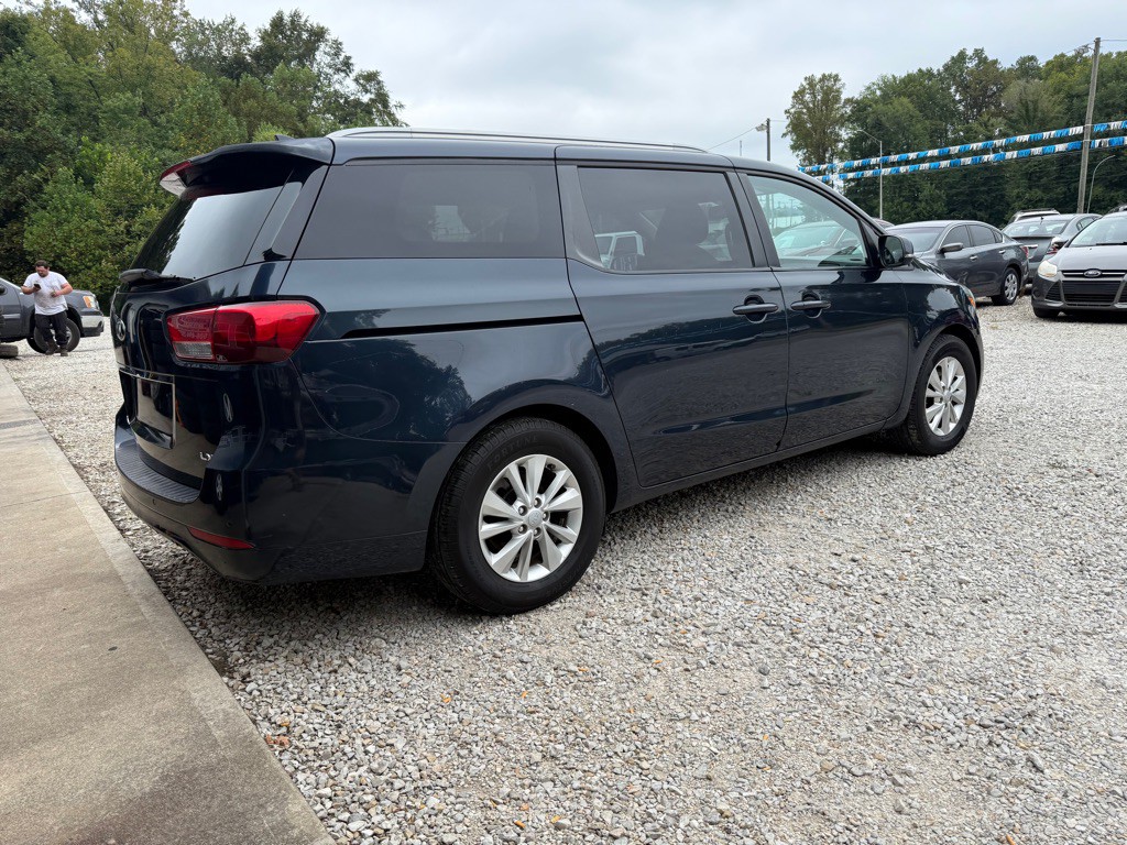2015 Kia Sedona Image 4