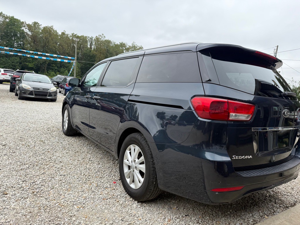 2015 Kia Sedona Image 6