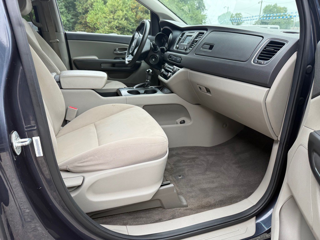 2015 Kia Sedona Image 9