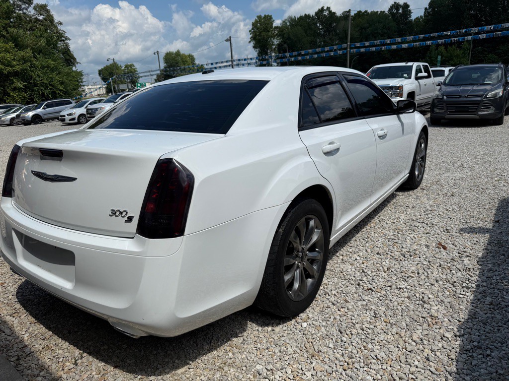 2014 Chrysler 300 Image 3