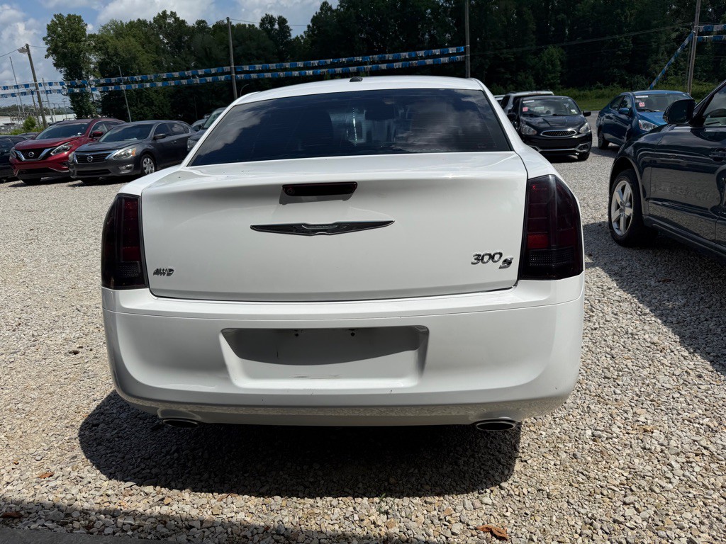 2014 Chrysler 300 Image 4