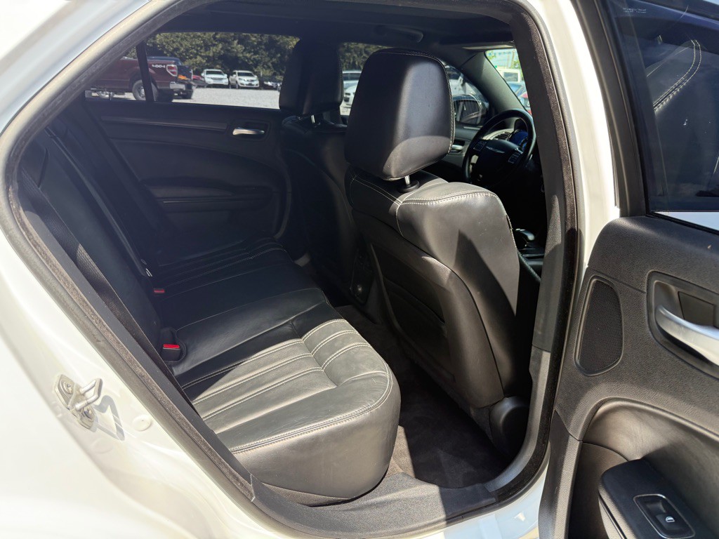 2014 Chrysler 300 Image 6