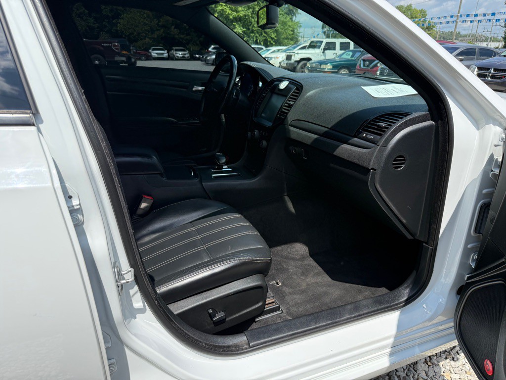 2014 Chrysler 300 Image 7