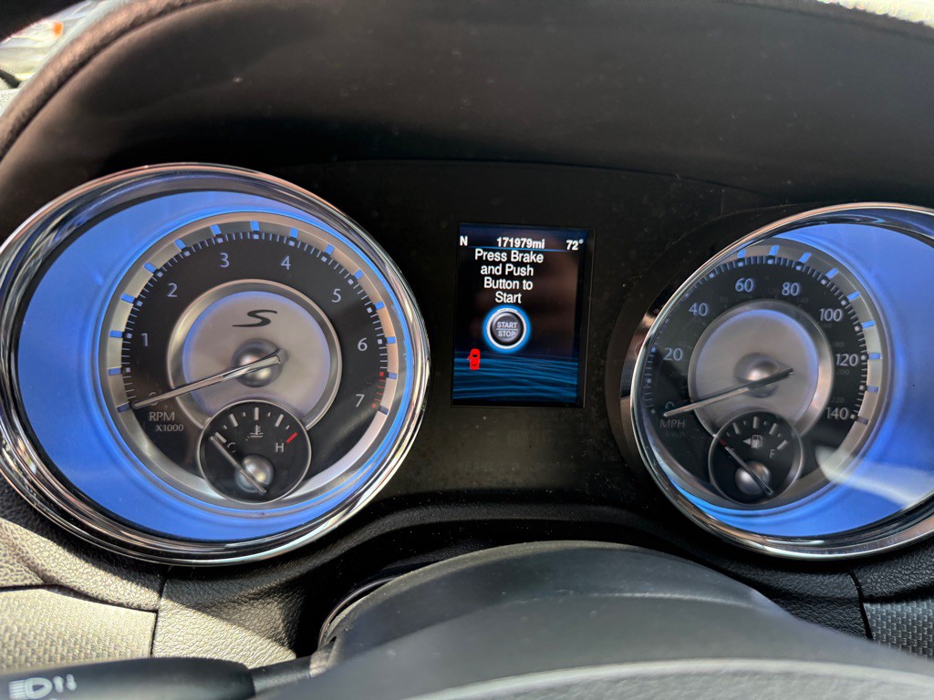 2014 Chrysler 300 Image 10