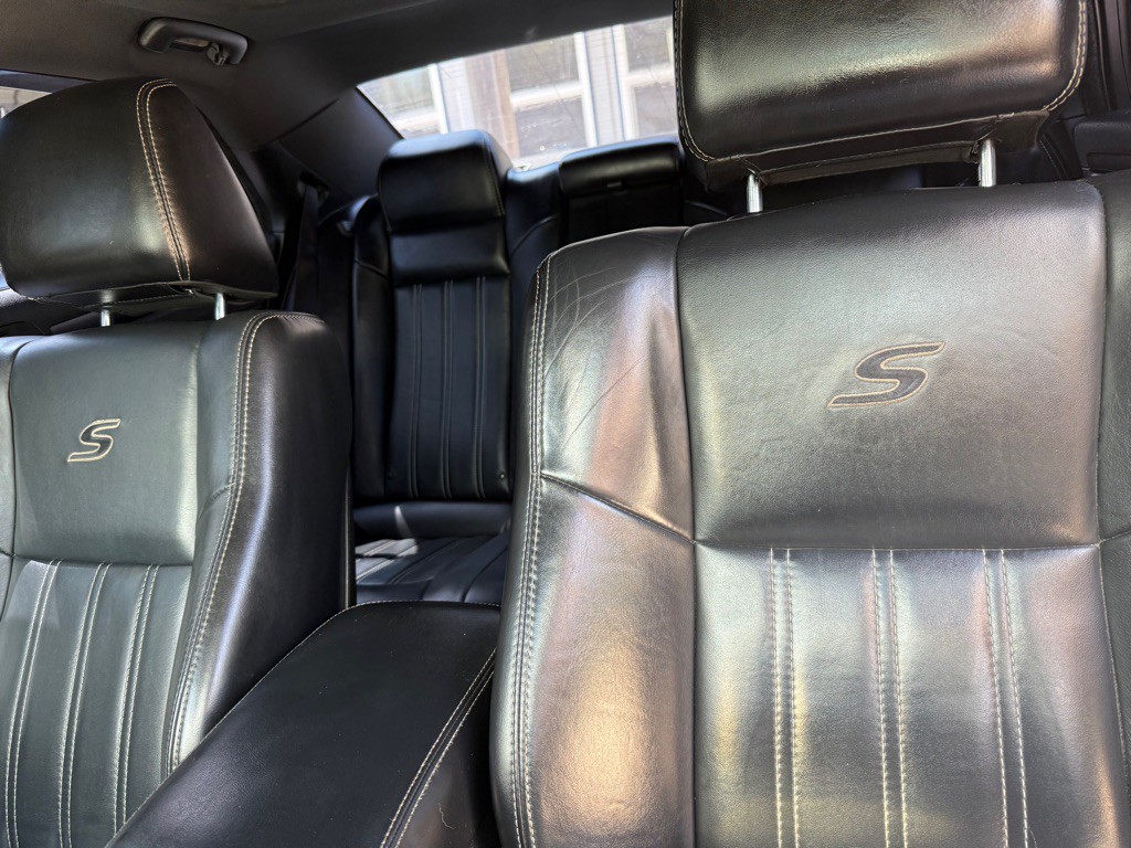 2014 Chrysler 300 Image 11