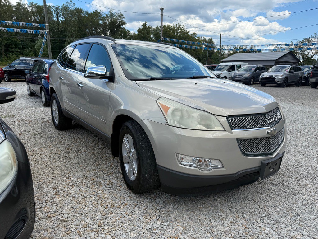 2011 Chevrolet Traverse Image 2