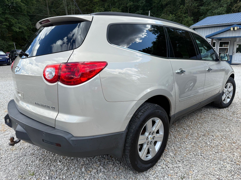 2011 Chevrolet Traverse Image 3