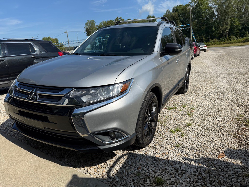 2018 Mitsubishi Outlander Image 2