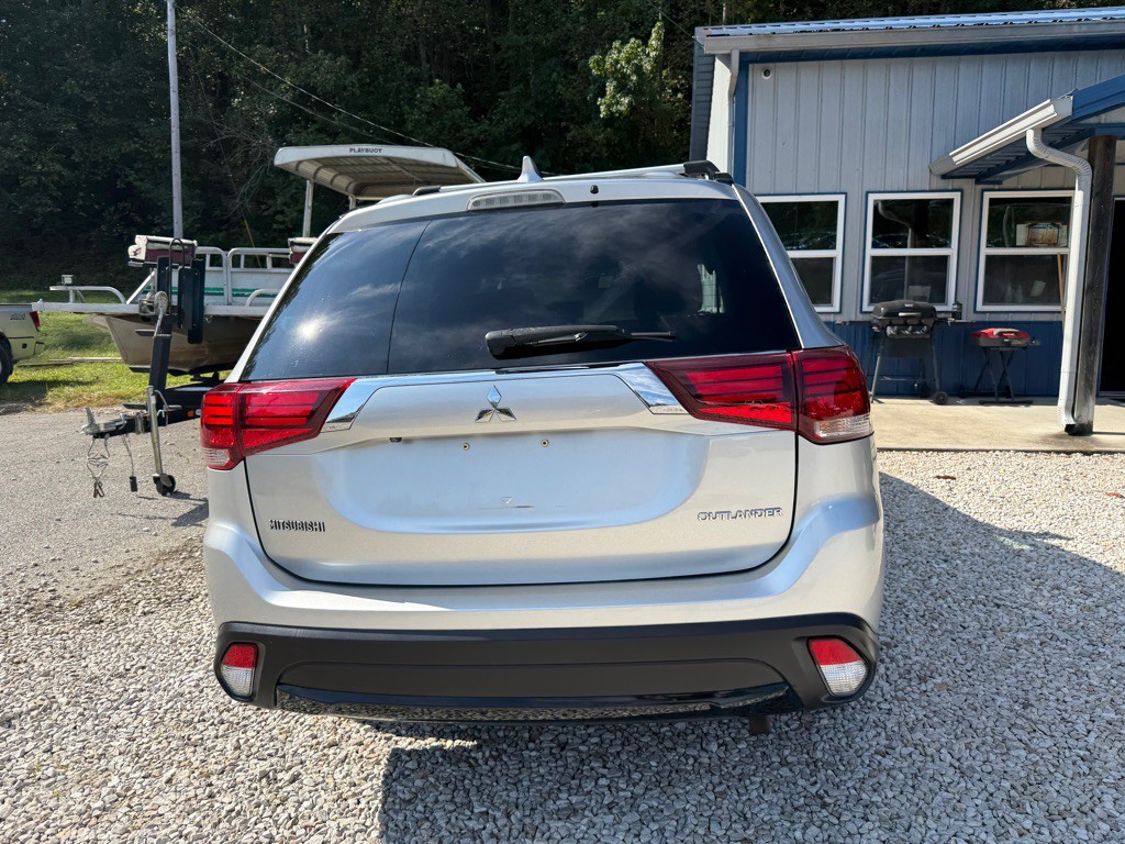 2018 Mitsubishi Outlander Image 4