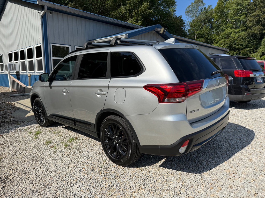 2018 Mitsubishi Outlander Image 5