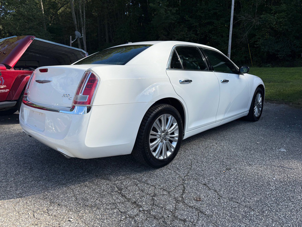 2014 Chrysler 300 Image 3