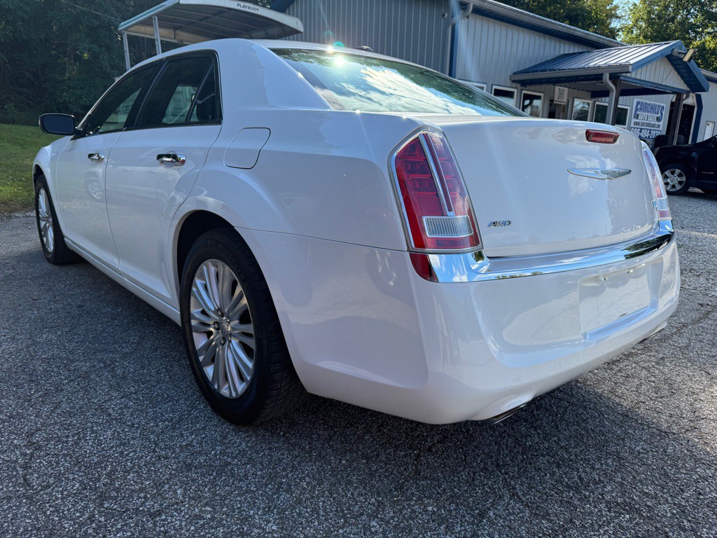 2014 Chrysler 300 Image 4