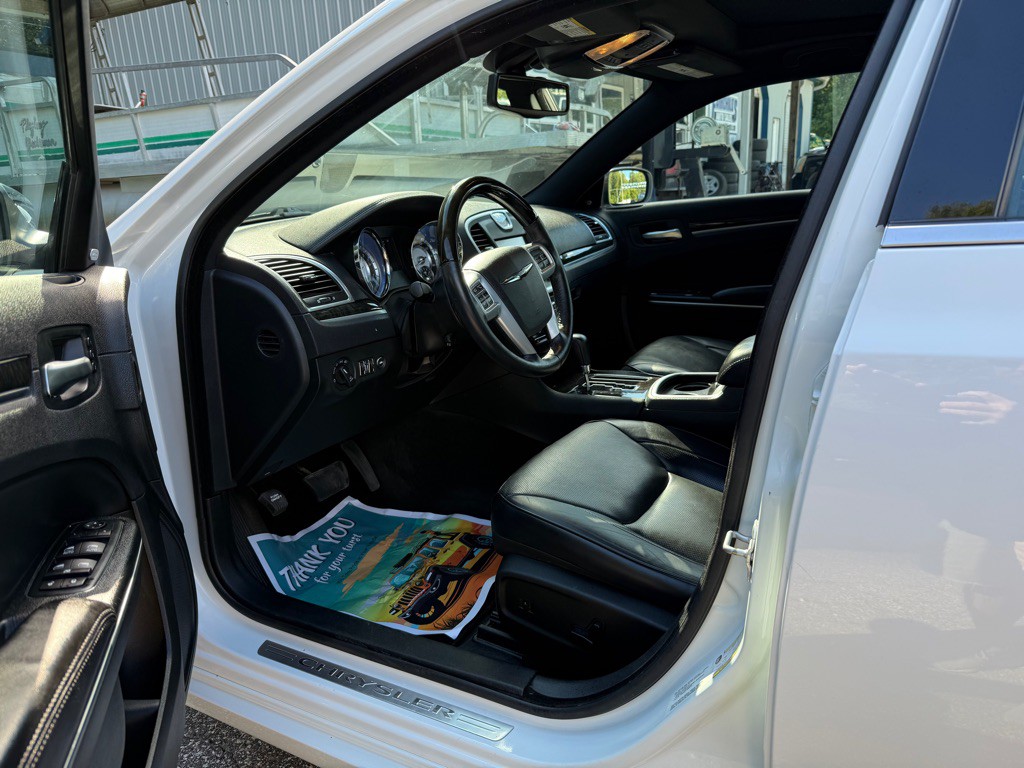 2014 Chrysler 300 Image 7