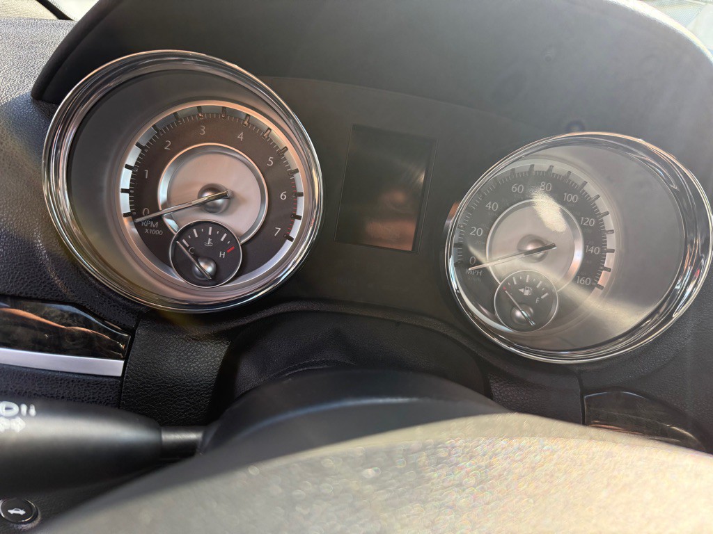2014 Chrysler 300 Image 8