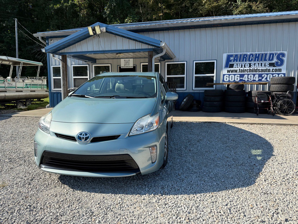 2013 Toyota Prius Image 2