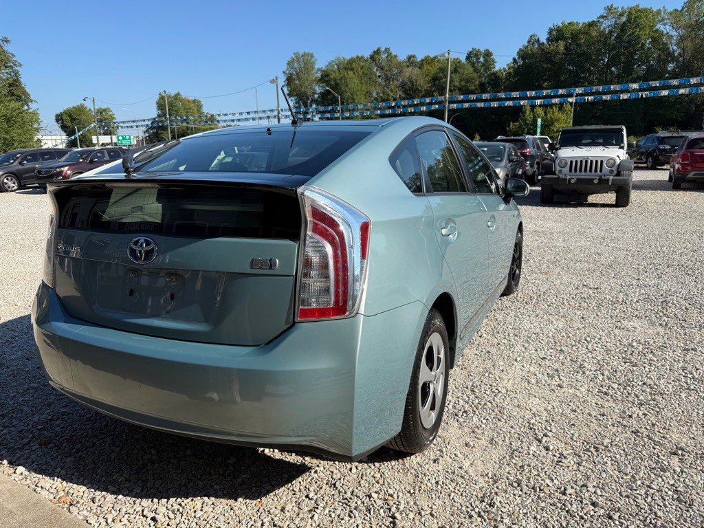 2013 Toyota Prius Image 4