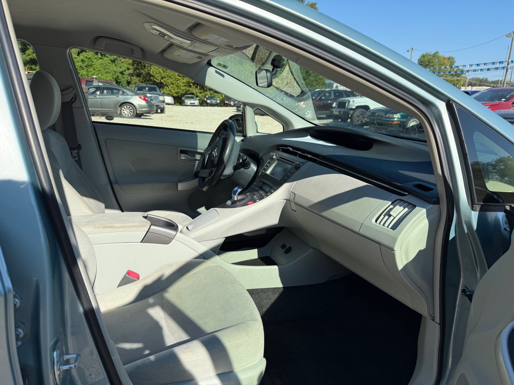 2013 Toyota Prius Image 6