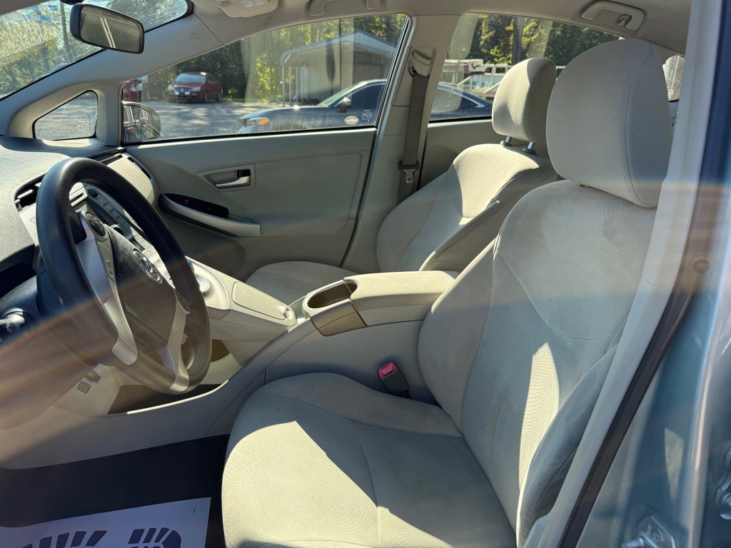 2013 Toyota Prius Image 9