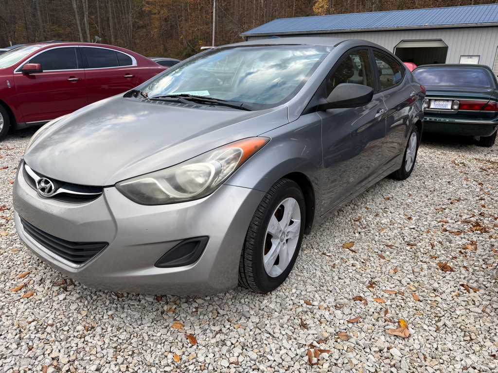 2011 Hyundai Elantra Image 2