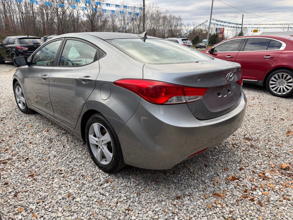 2011 Hyundai Elantra Image 3