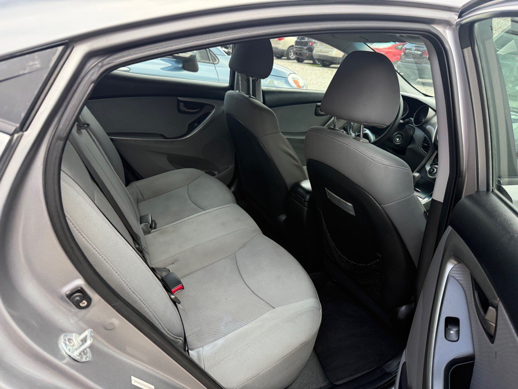2011 Hyundai Elantra Image 6