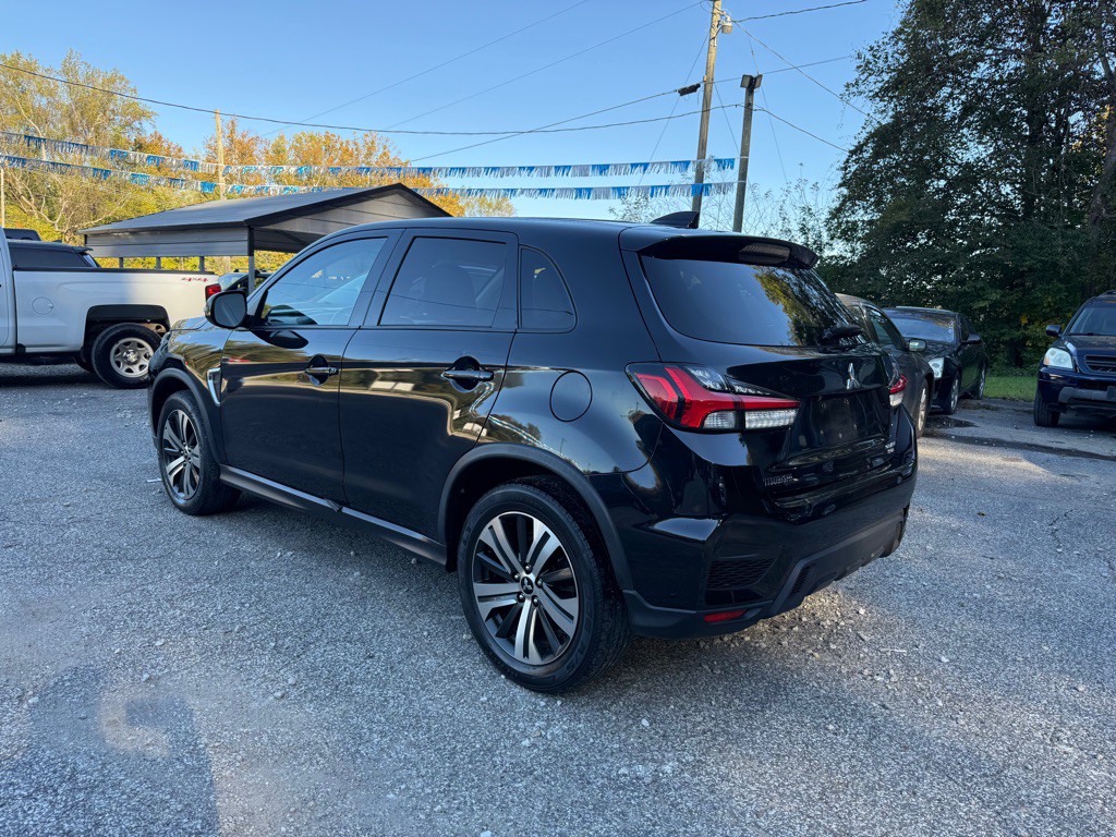 2020 Mitsubishi Outlander Image 3