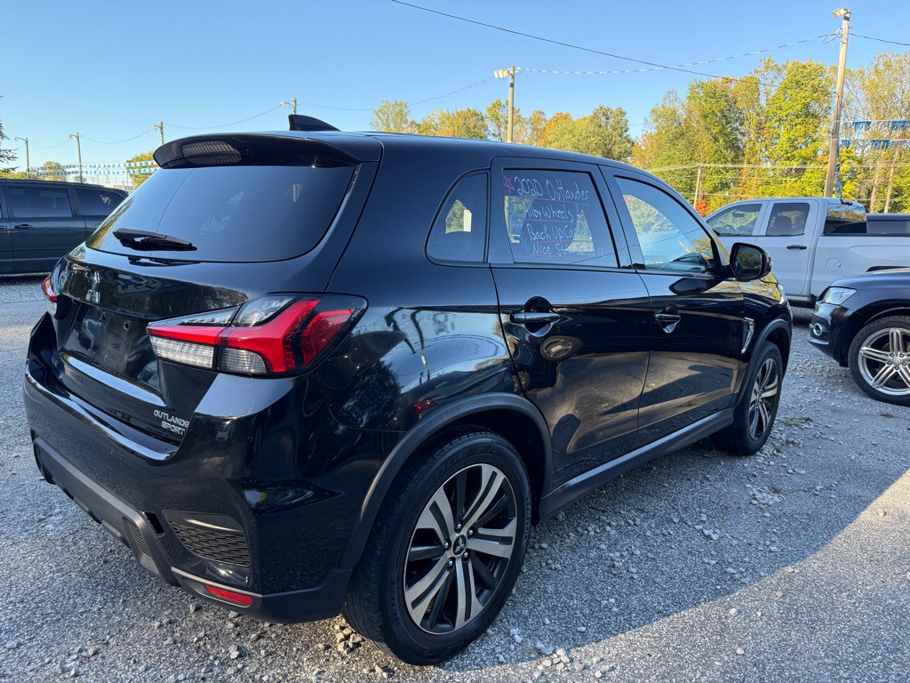 2020 Mitsubishi Outlander Image 4