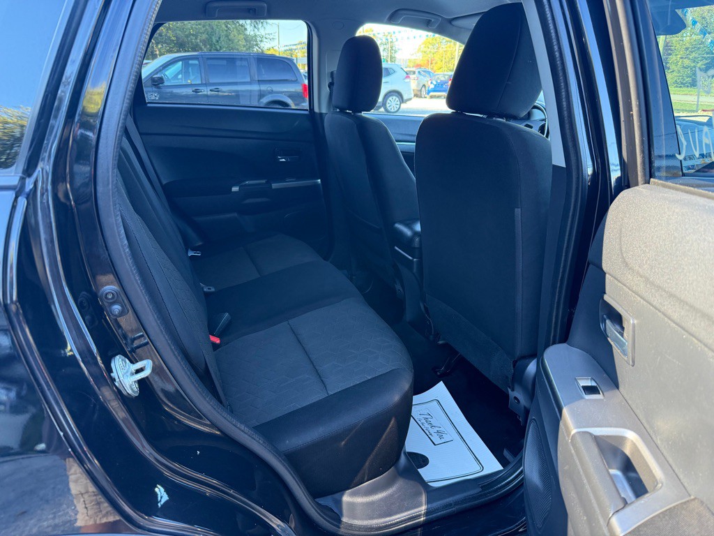 2020 Mitsubishi Outlander Image 6