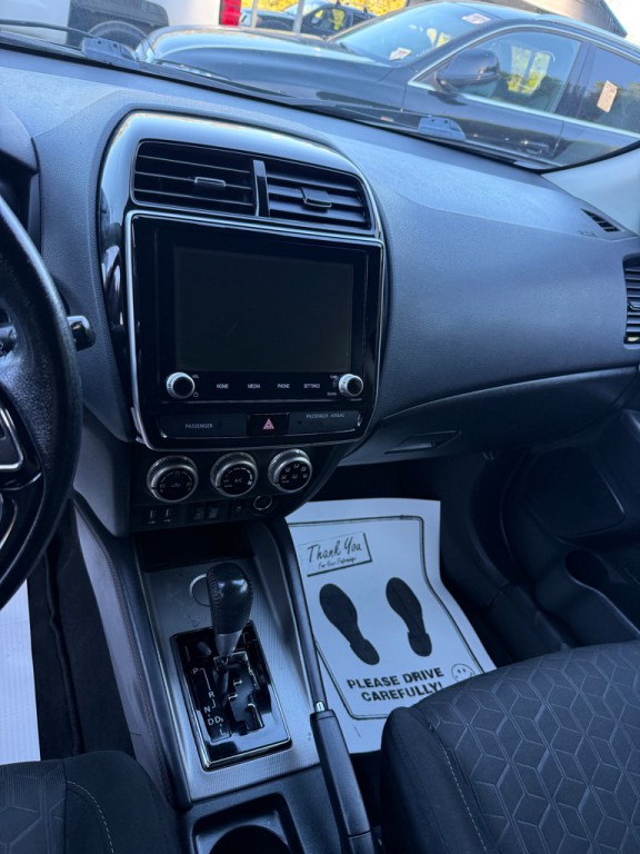 2020 Mitsubishi Outlander Image 8