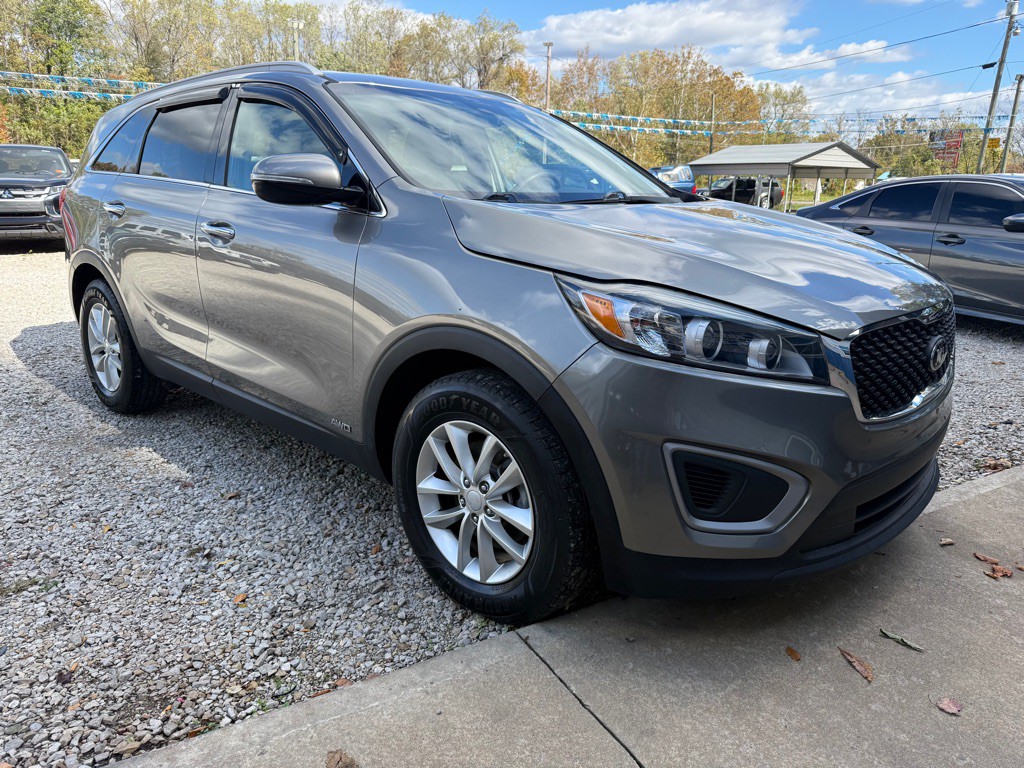 2017 Kia Sorento Image 2