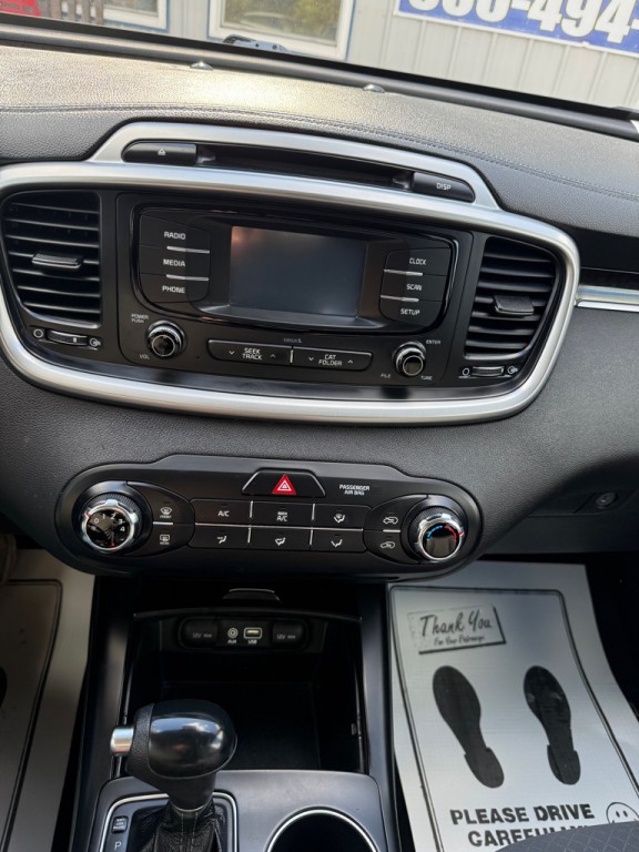 2017 Kia Sorento Image 8