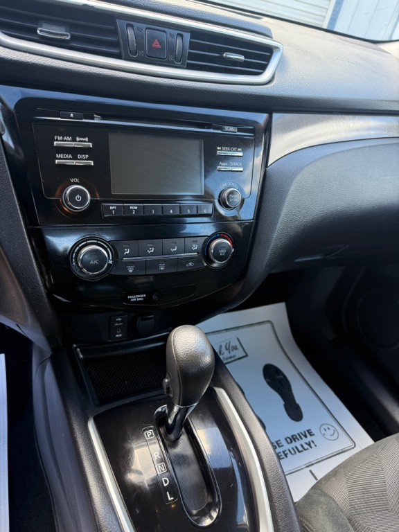 2016 Nissan Rogue Image 9