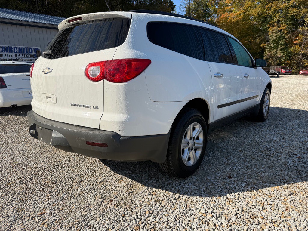 2010 Chevrolet Traverse Image 3