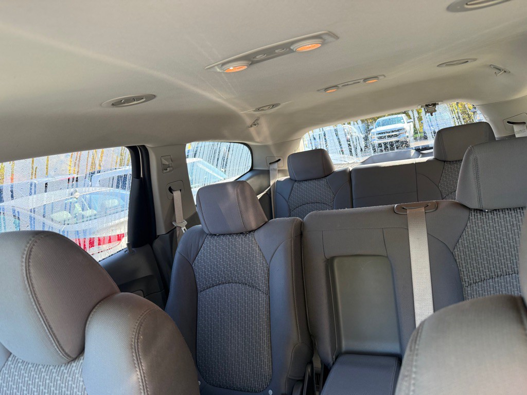 2010 Chevrolet Traverse Image 13