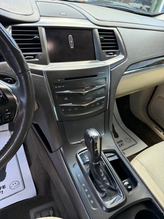 2013 Lincoln MKS Image 8
