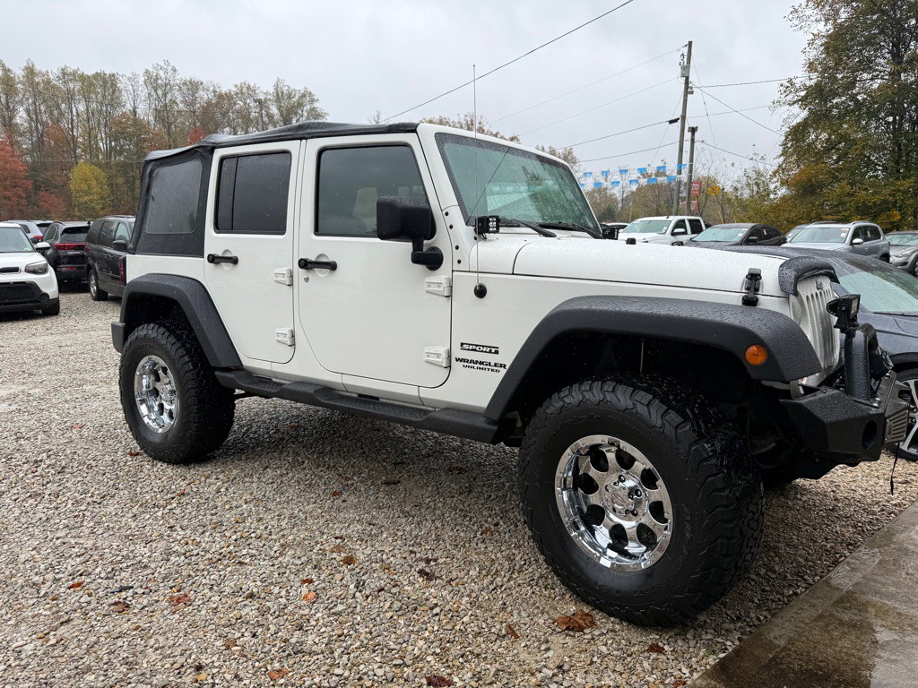 2010 Jeep Wrangler Unlimited Image 2