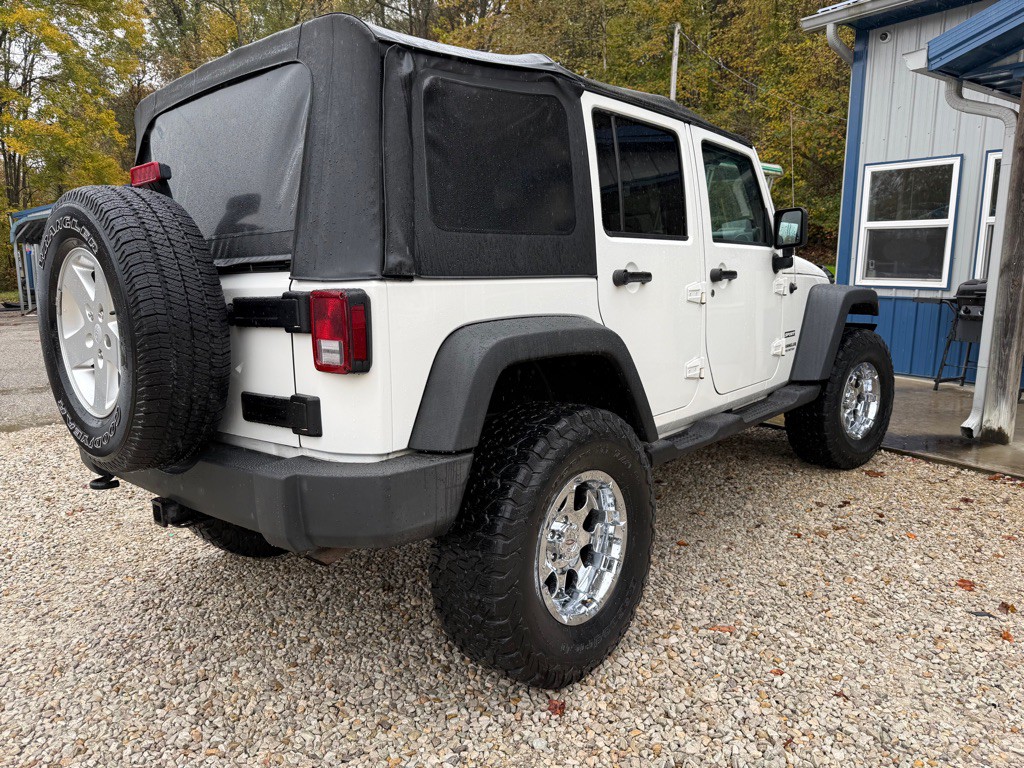 2010 Jeep Wrangler Unlimited Image 3