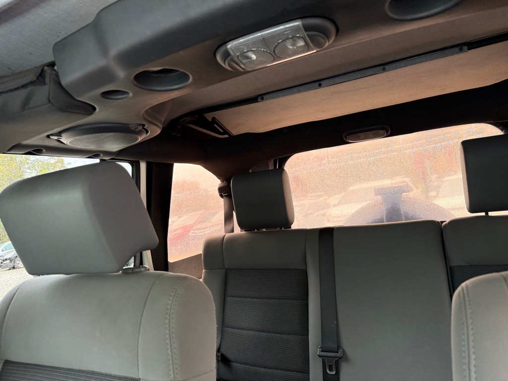 2010 Jeep Wrangler Unlimited Image 9