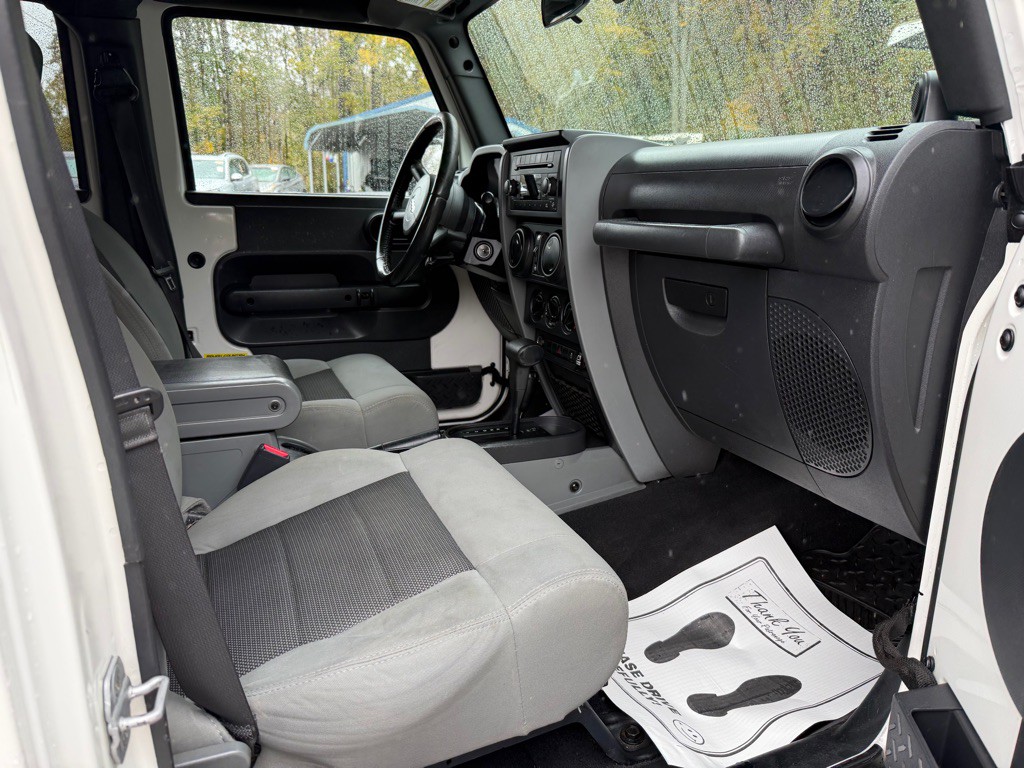 2010 Jeep Wrangler Unlimited Image 10