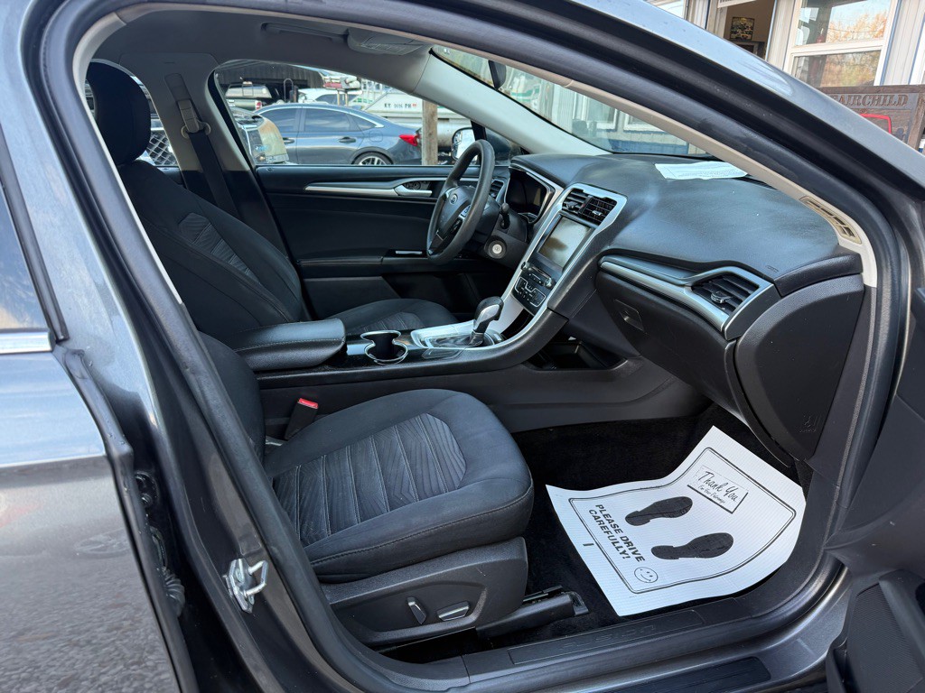 2016 Ford Fusion Image 11