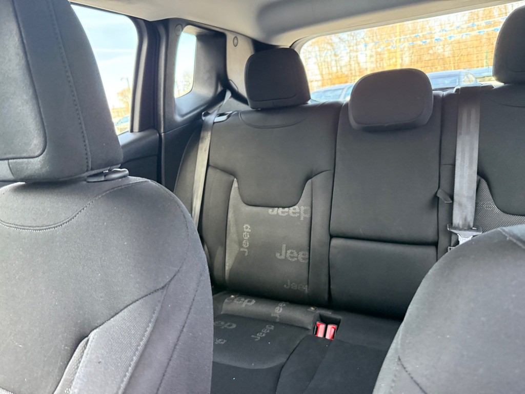 2016 Jeep Renegade Image 9