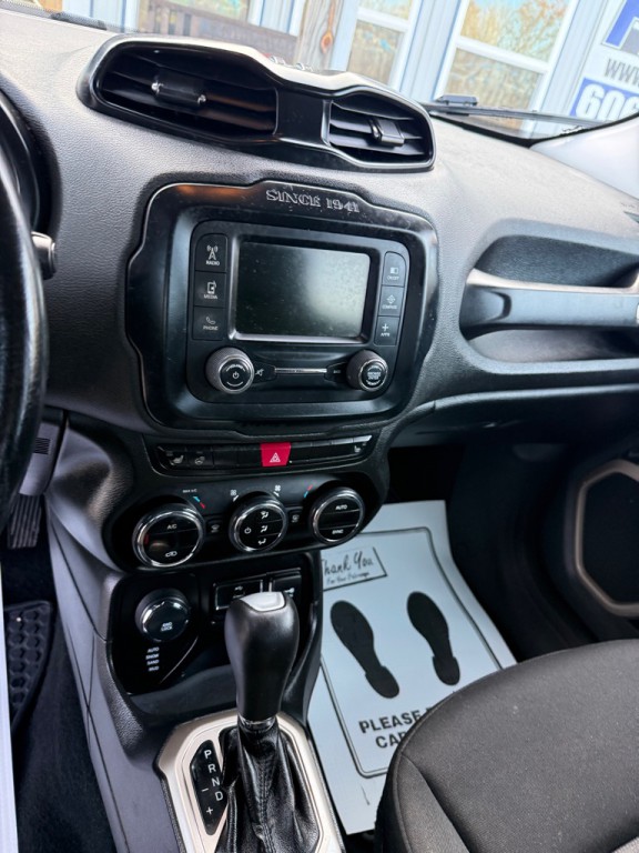 2016 Jeep Renegade Image 17