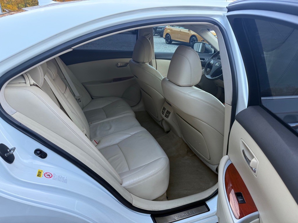 2010 Lexus ES Image 6