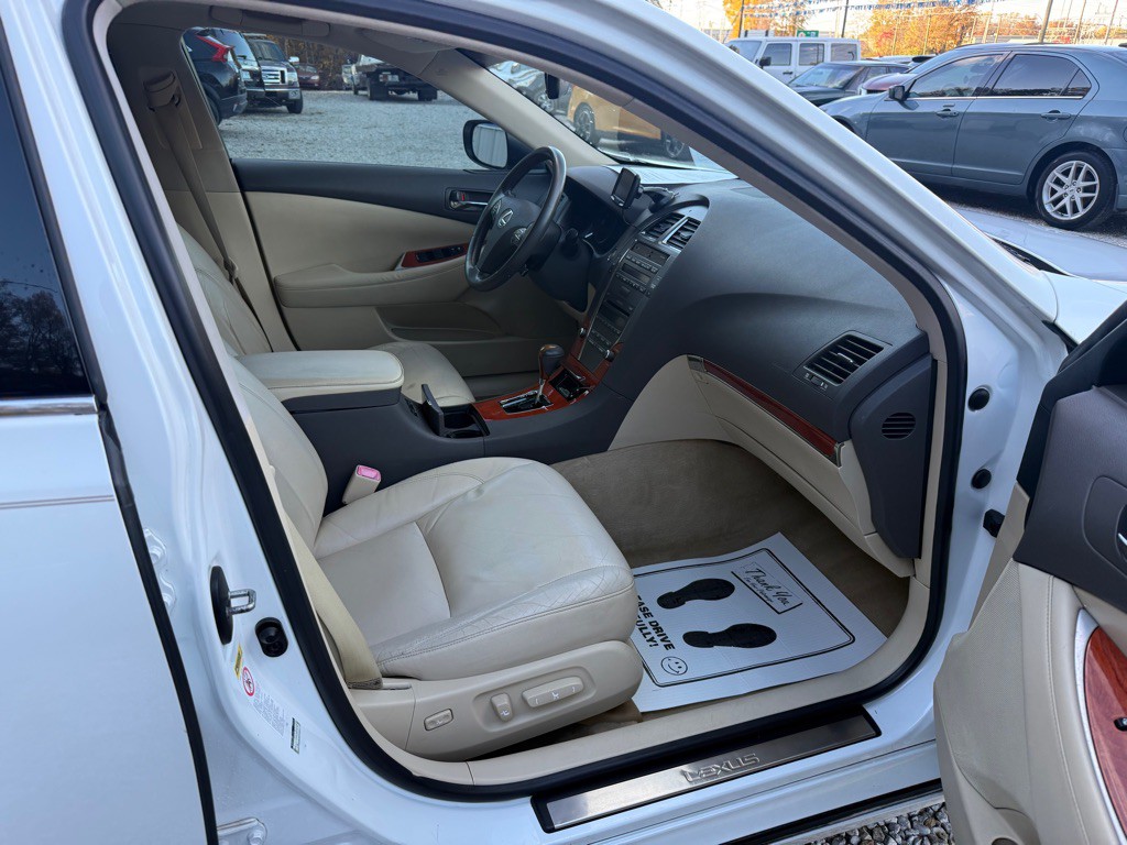 2010 Lexus ES Image 7