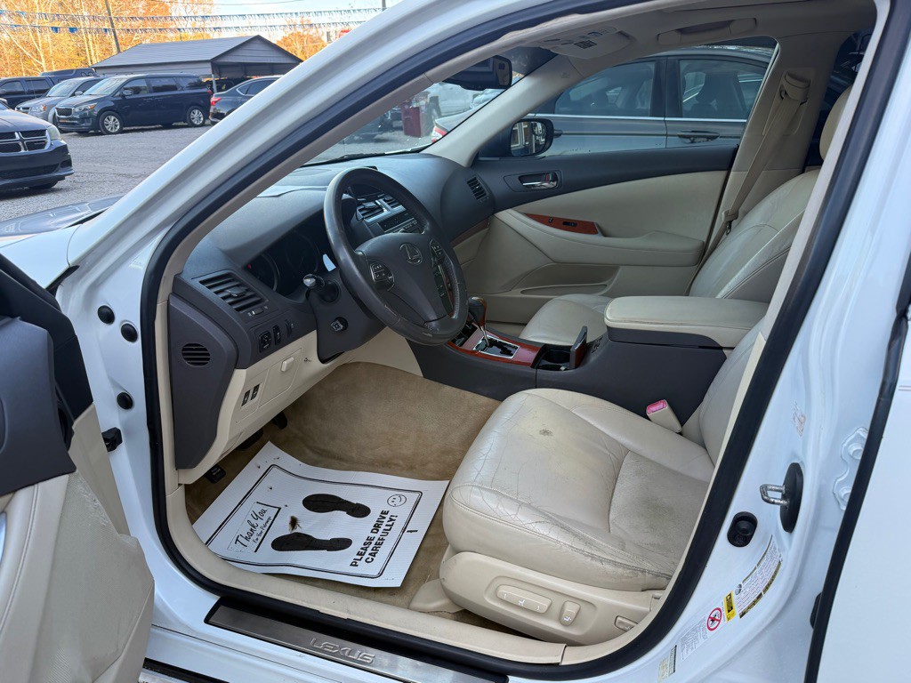2010 Lexus ES Image 8