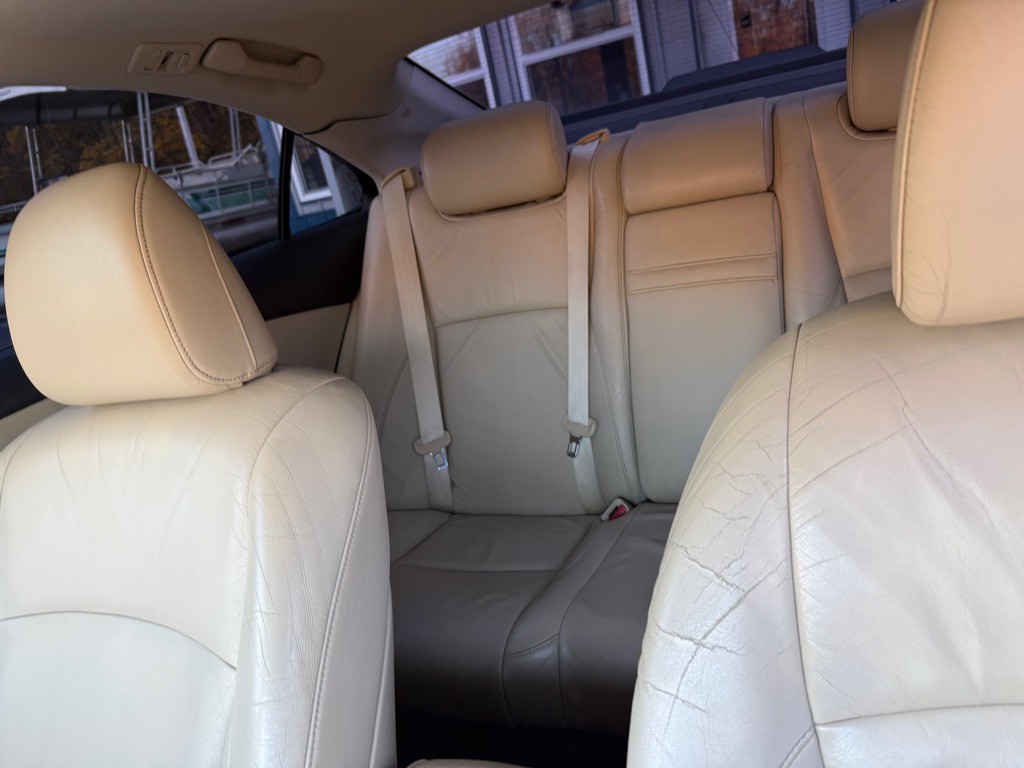 2010 Lexus ES Image 11