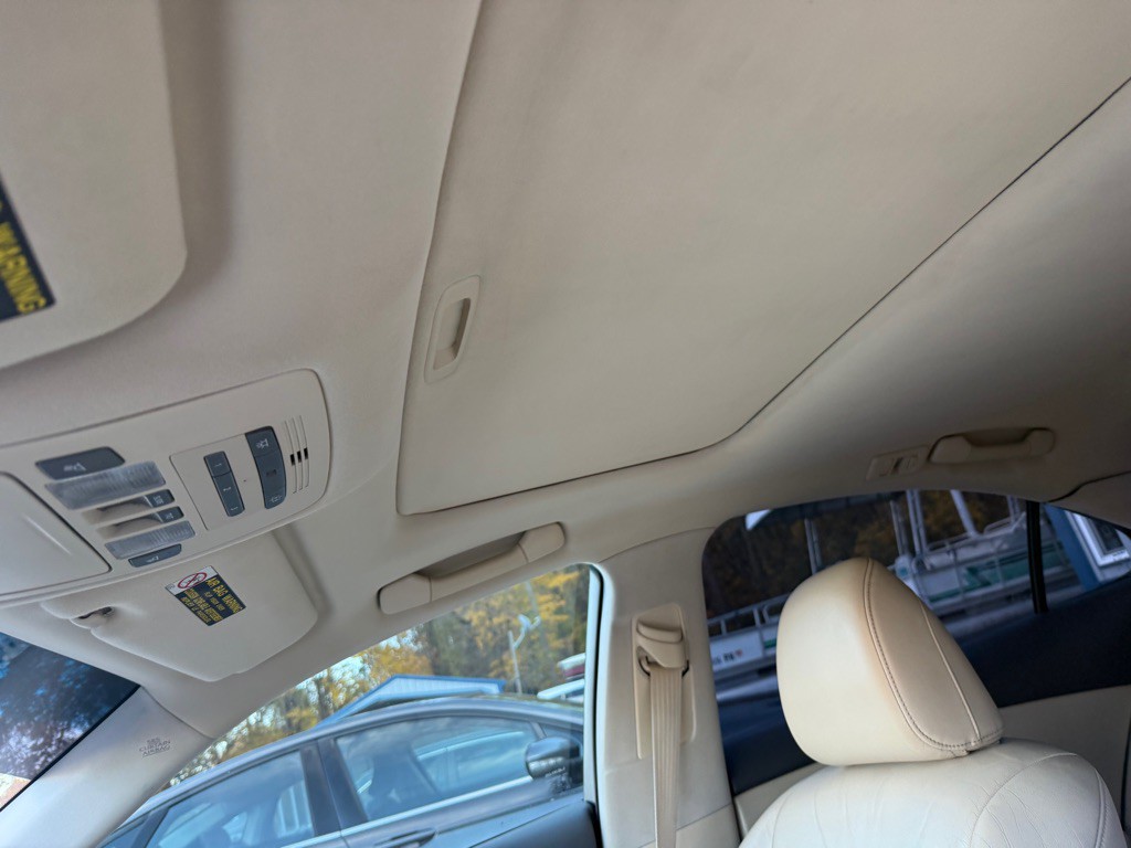 2010 Lexus ES Image 12