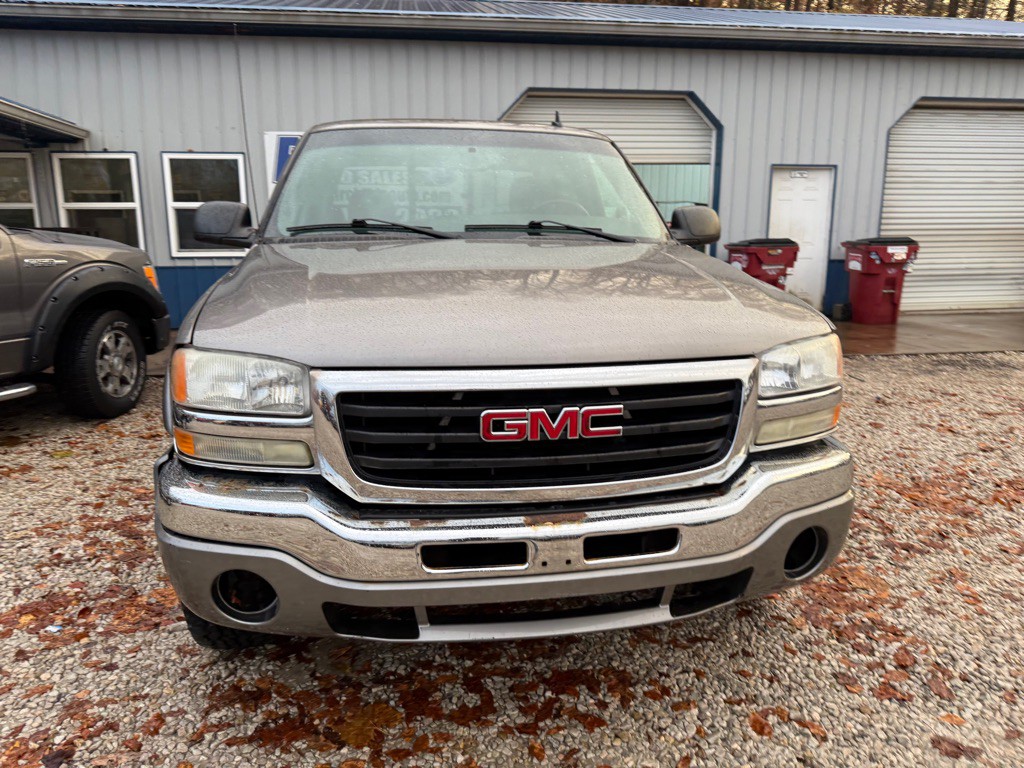 2007 GMC Sierra Image 2