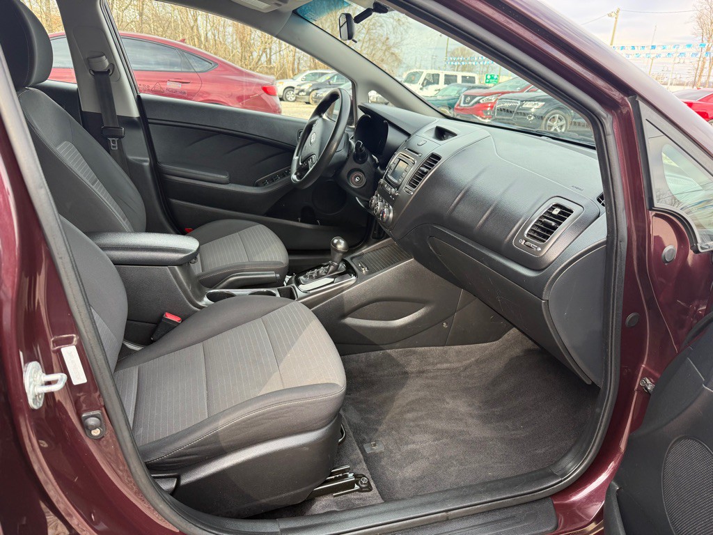 2017 Kia Forte Image 10