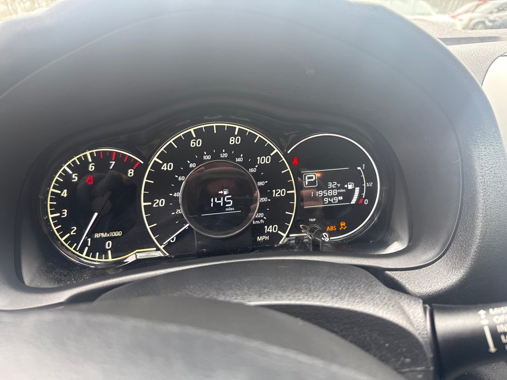 2015 Nissan Versa Image 10